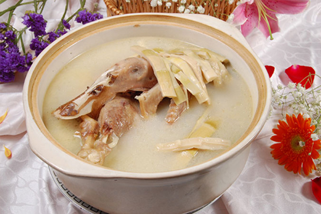 金宮，金宮雞精，金宮味精，金宮火鍋底料，金宮香腸臘肉調(diào)料，金宮小龍蝦調(diào)料，金宮魚(yú)調(diào)料，金宮調(diào)料定制，金宮調(diào)味品定制